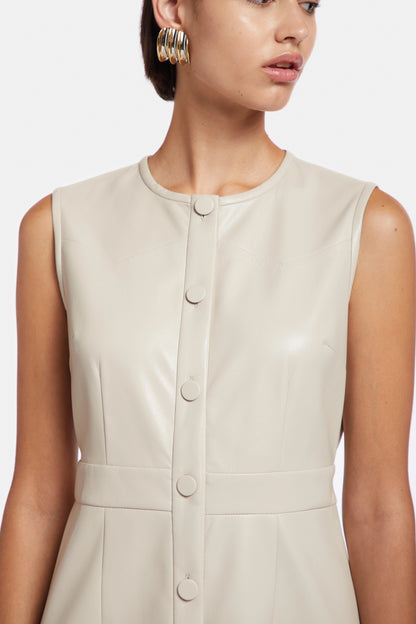 Sleeveless dress with buttoning on the front