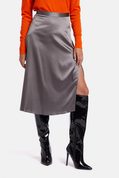 Flared skirt with side slit