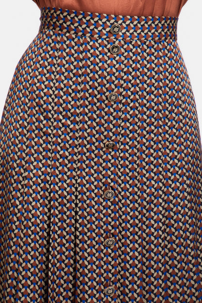 Skirt with pleats on the bottom